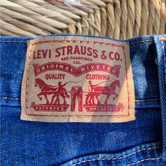Levi's Denim Short - Picture 3 of 5
